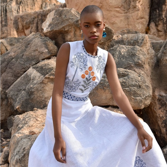 Olga Lucia Cortes White Sleeveless Floral Embroidered Maxi Dress NWT Size XS - Picture 4 of 9